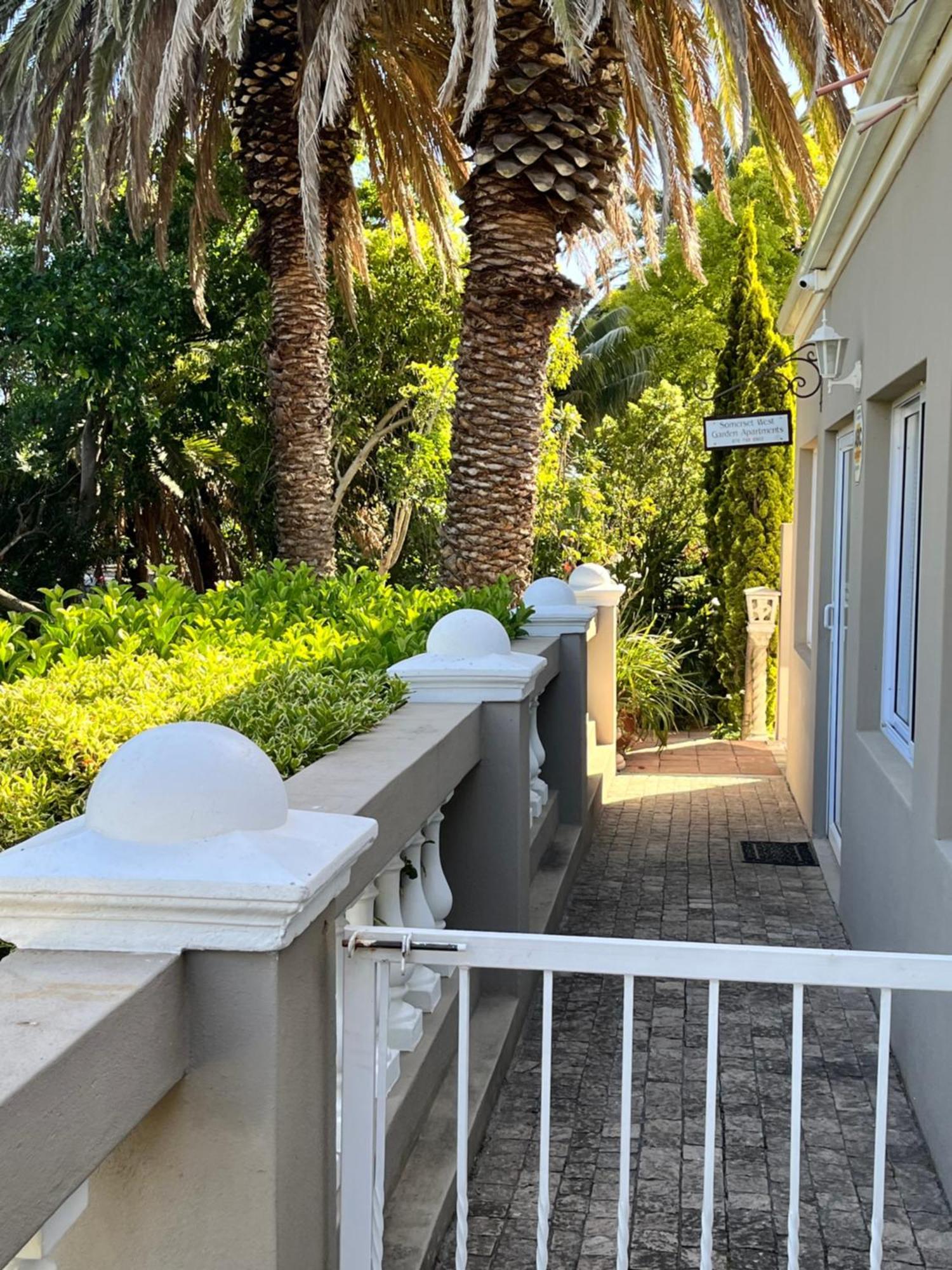 Somerset West Garden Apartments 1 Extérieur photo